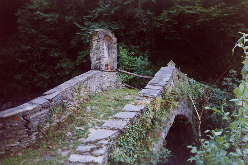 One of the beautiful bridges between Aulla and Castelnuovo