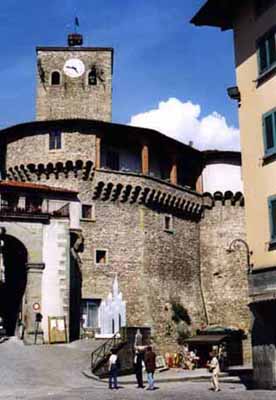The 'Newcastle of Garfagnana', La Rocca Ariostsca.